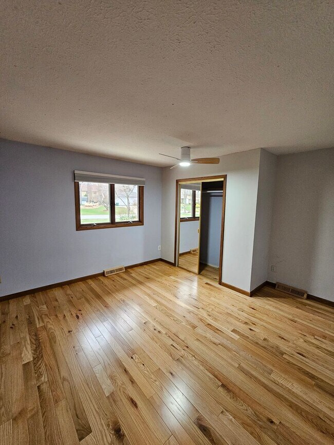 Building Photo - Remarkable 5 Bedroom Home For Rent in Mentor