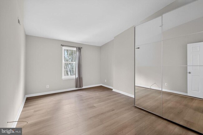 Building Photo - 7 Pickering Ct