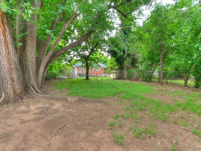 Building Photo - 538 E Indian Dr