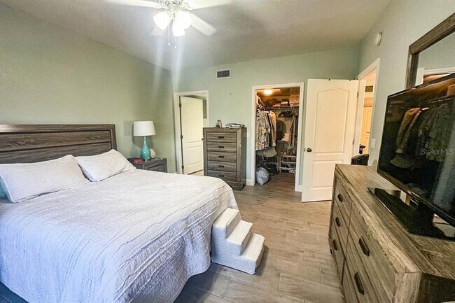 Building Photo - 8050 Memory Ln