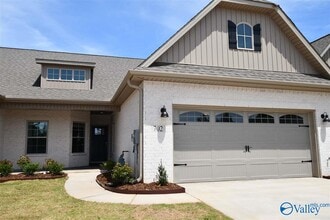 Building Photo - 702 Sluice Dr SW