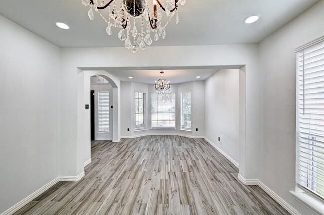 Building Photo - 12915 Stratford Heights Dr