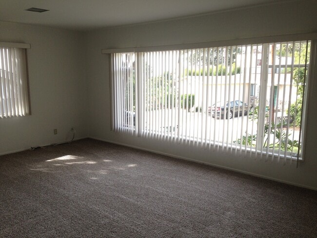 Building Photo - Hillside Home with Ocean Views!!