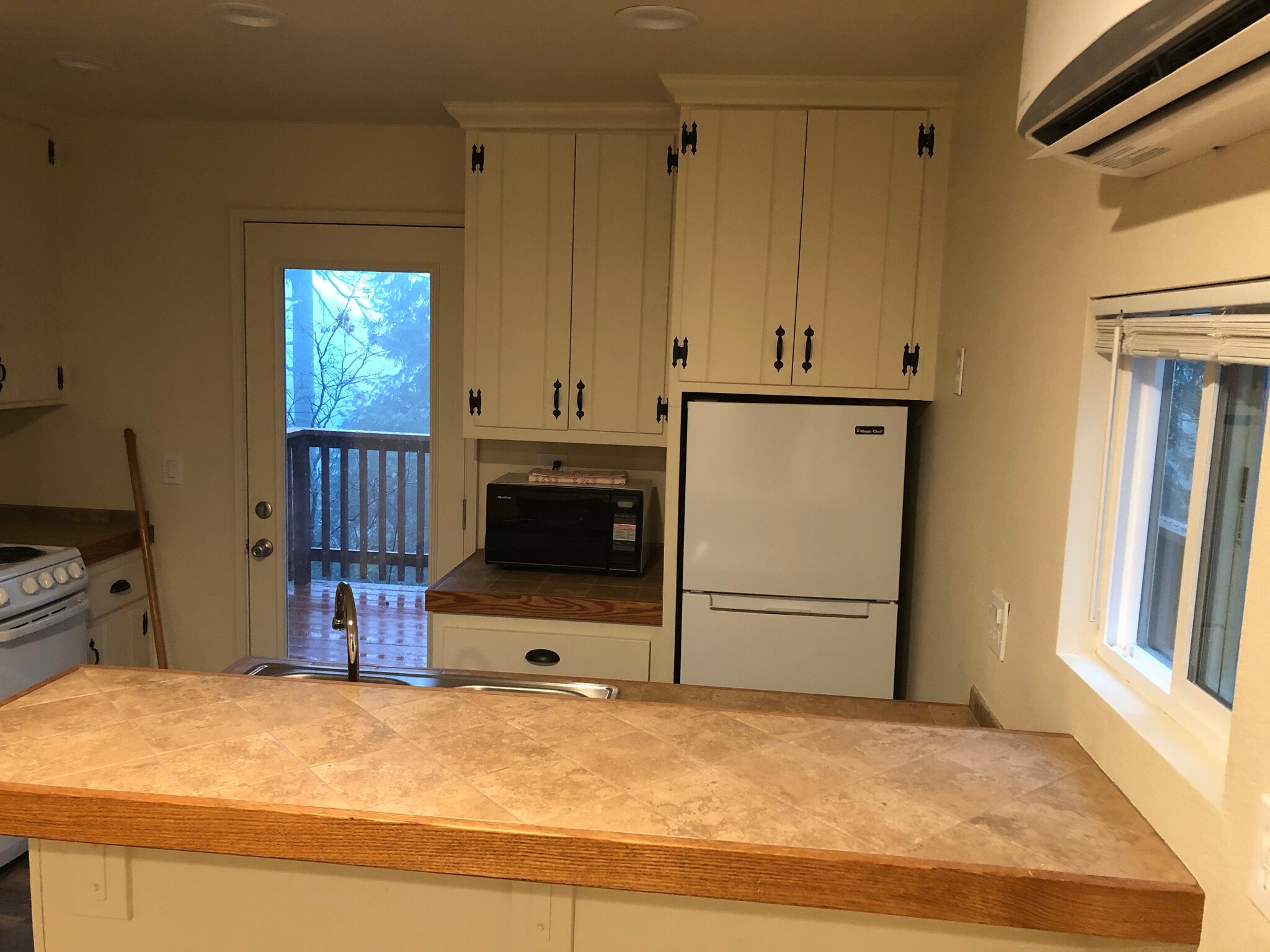 Building Photo - 23942 Scenic Dr