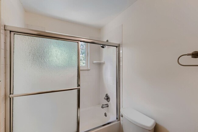 Building Photo - 1290 Judson Dr