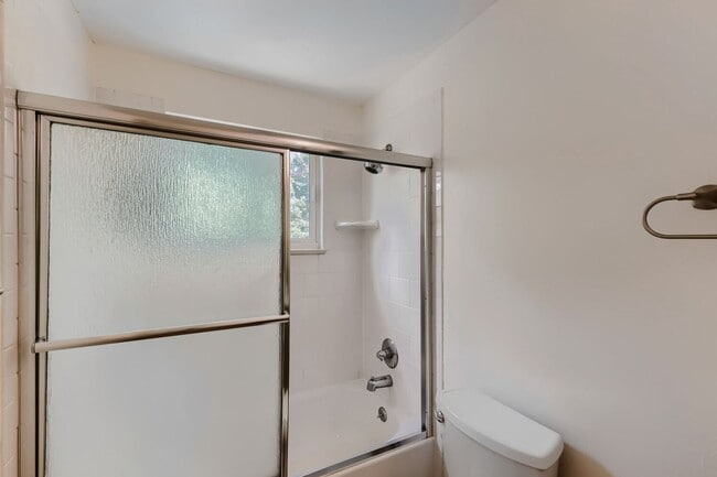 Building Photo - Beautiful 3-Bedroom Home with Large Backyard & Mountain Views