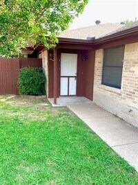 Building Photo - 717 Bluebonnet Dr
