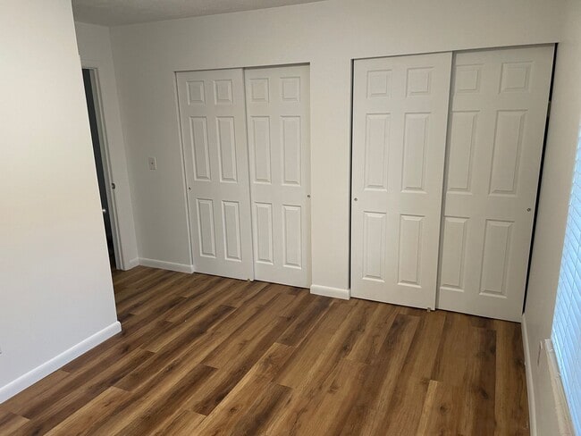 Building Photo - Spacious 5-Bedroom Home Near Little Cotton...