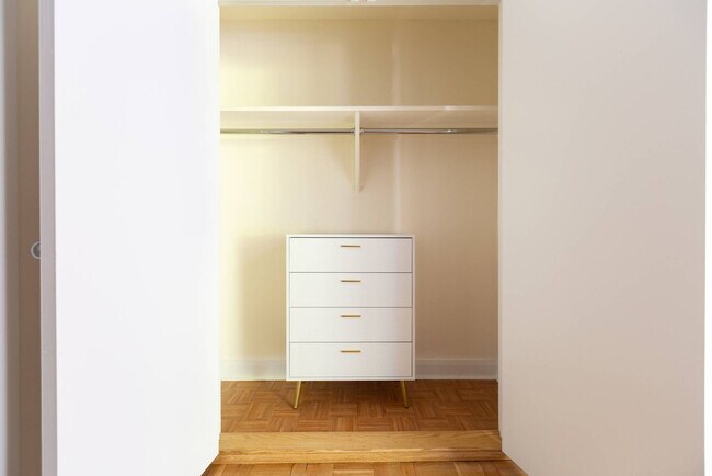 Building Photo - 30 Park Ave