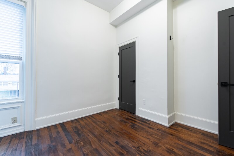 Building Photo - 215 Broadway