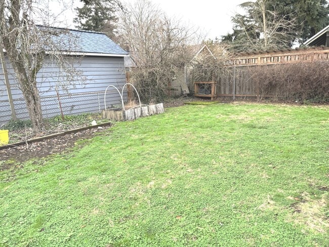 Building Photo - Rose City Park Neighborhood Quintessential Ranch Home on Corner Lot with Huge Basement, Fenced Ya...