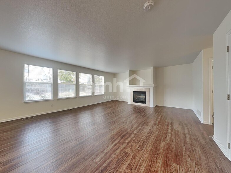 Building Photo - 1134 Sunbird Ave