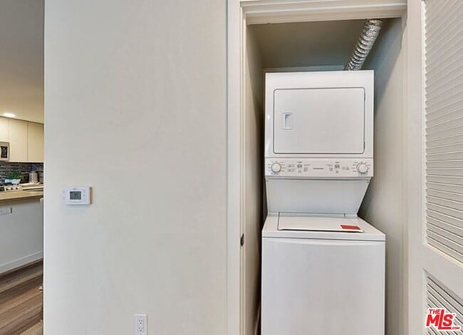 Building Photo - 1070 S Bedford St