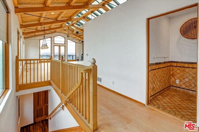 Building Photo - 3916 Rambla Orienta