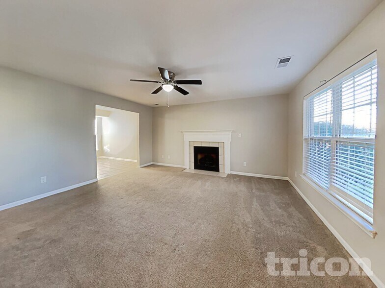 Building Photo - 7043 Red Bud Cir