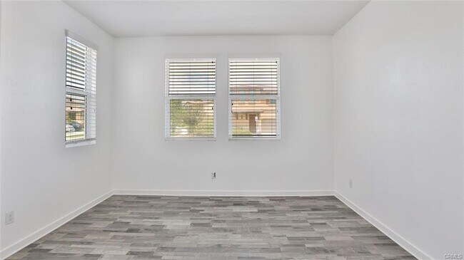 Building Photo - 2832 E Clementine Dr