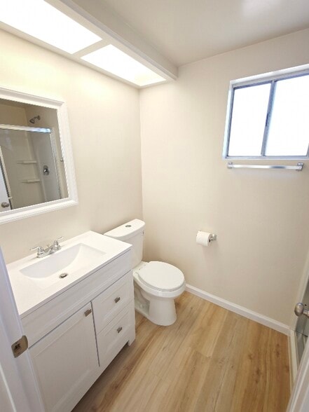 Building Photo - 955 Via Solana