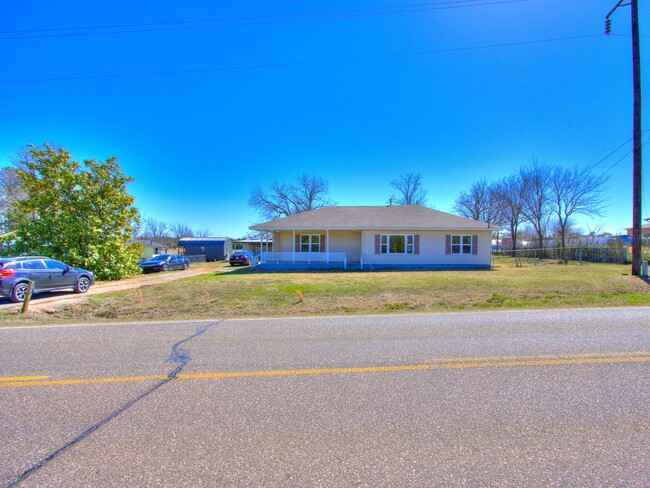Building Photo - 37005 Lake Rd