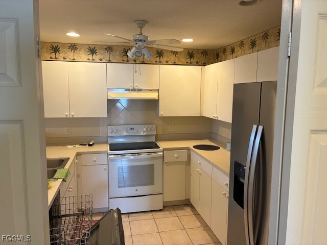 Building Photo - 5410 Chiquita Blvd S