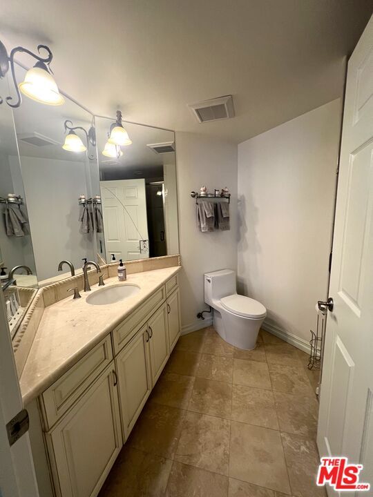 Building Photo - 1000 Granville Ave