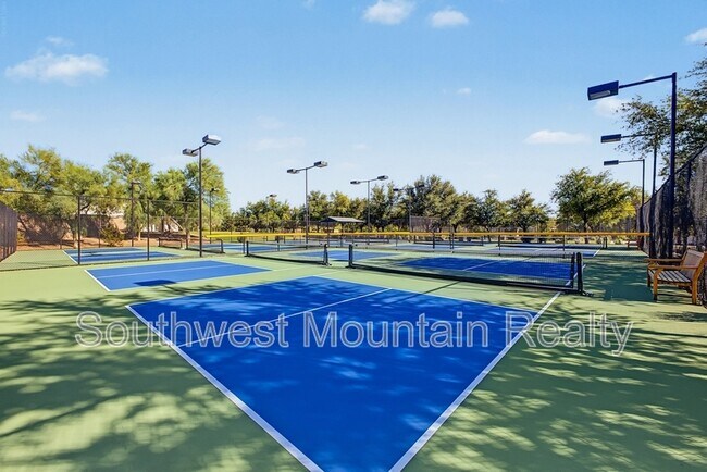 Building Photo - 2346 N Monticello Dr