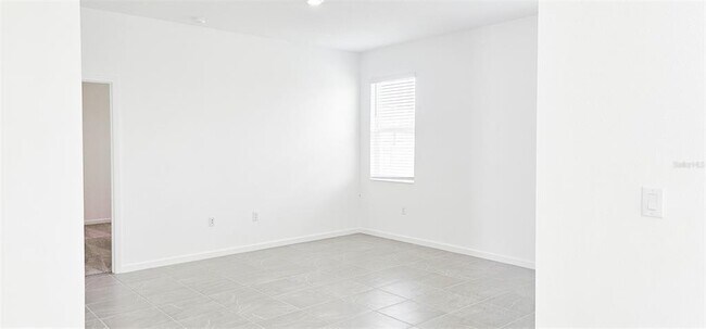 Building Photo - 429 Silver Palm Dr