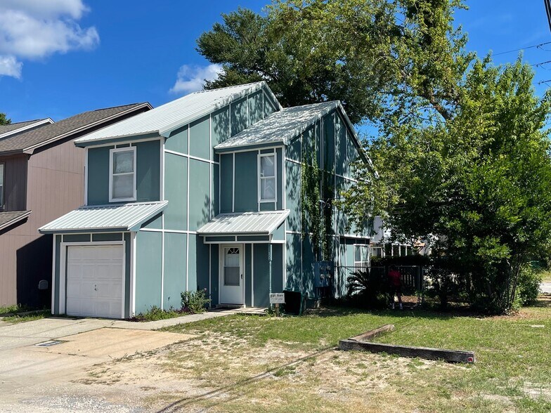 Building Photo - 300 OLYMPIA CT