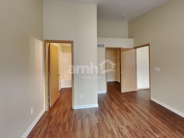 Building Photo - 2901 Gablewood Dr