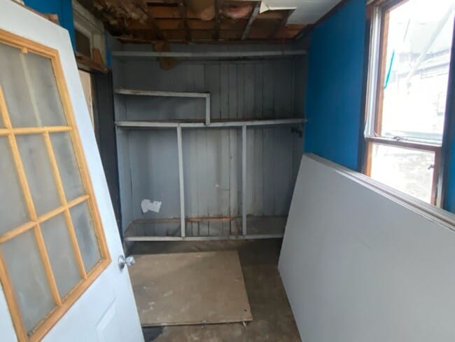 Building Photo - Now Available!! Fixer Upper! - $390 Month / $500 Down