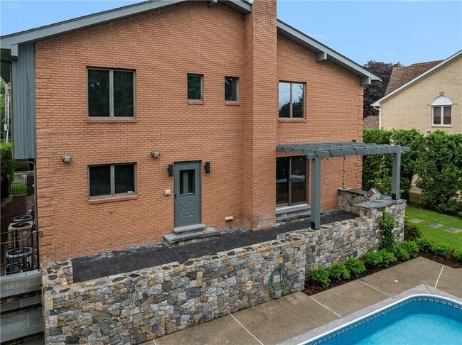 Building Photo - 14 Maxcy Dr