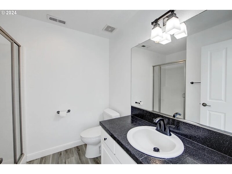 Building Photo - 6267 NE Carillion Dr