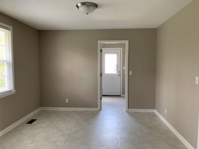 Building Photo - 3 Bedroom Home For Rent in St. Bethlehem Area!