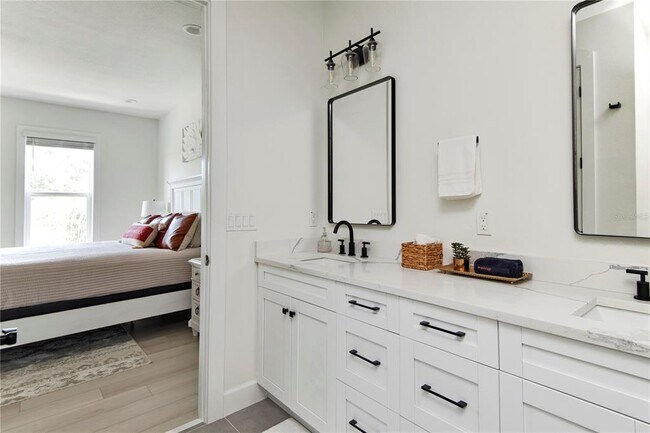 Building Photo - 4919 N Nebraska Ave