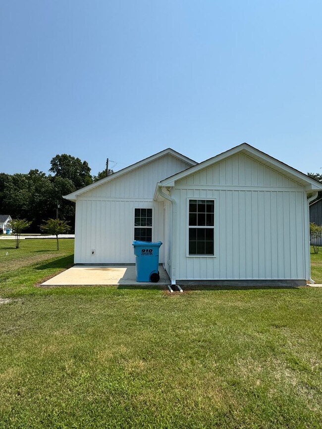 Building Photo - 503 Pecan Tree Ln