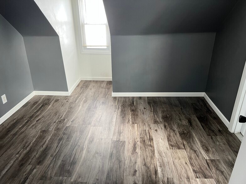 Building Photo - 836 Evergreen St