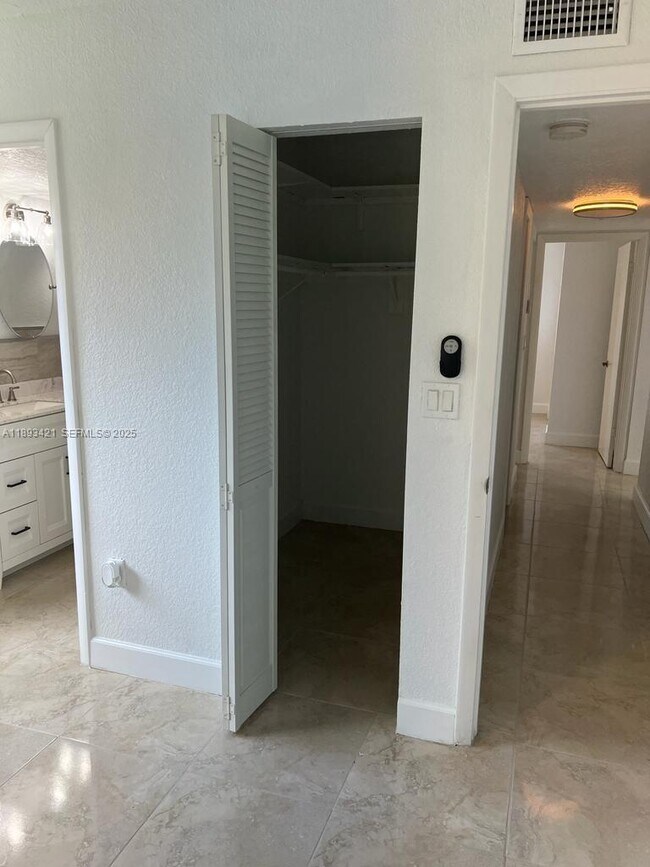 Building Photo - 2670 W 76th St