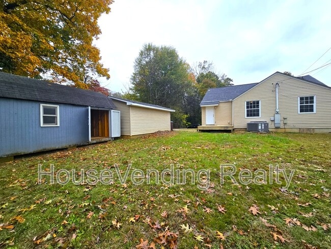 Building Photo - 812 Brewster Rd