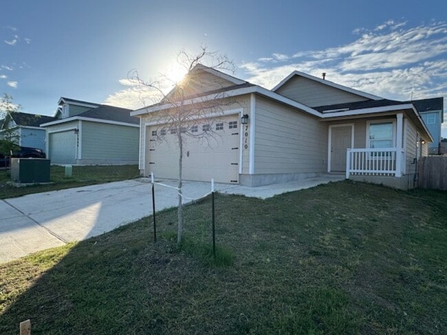 Building Photo - 7010 Solar Rdg