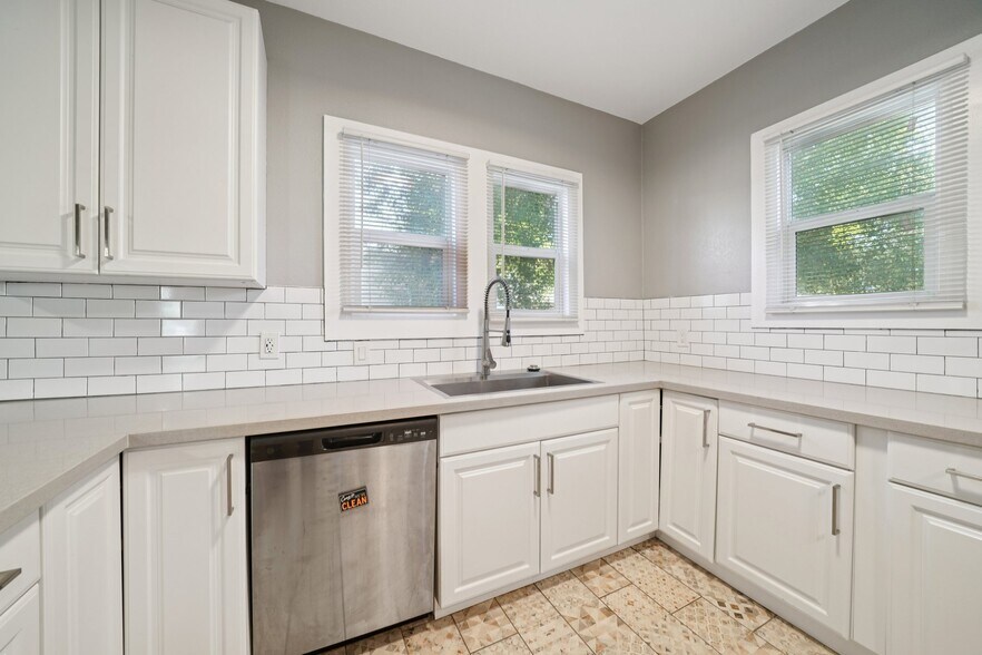 Building Photo - 379 W 19th St