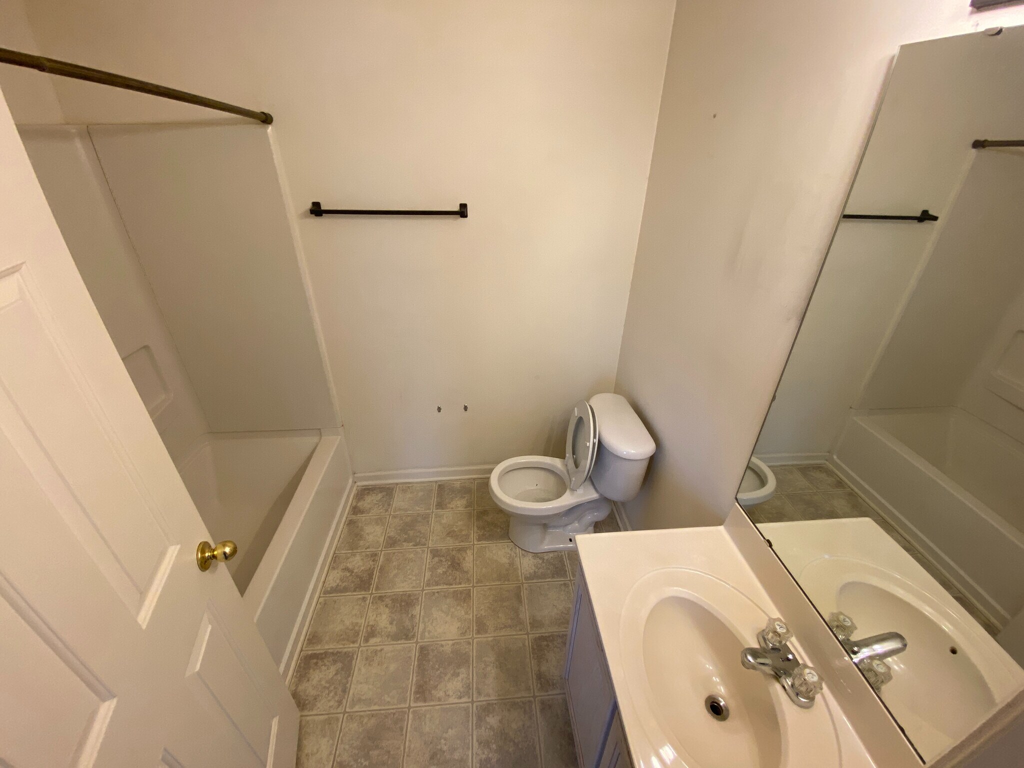 Building Photo - Room in Condo on Pardue Woods Pl