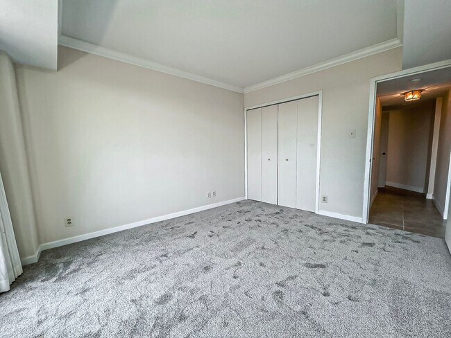 Building Photo - Fantastic 3 Bedroom 3 Bathroom Condo With ...