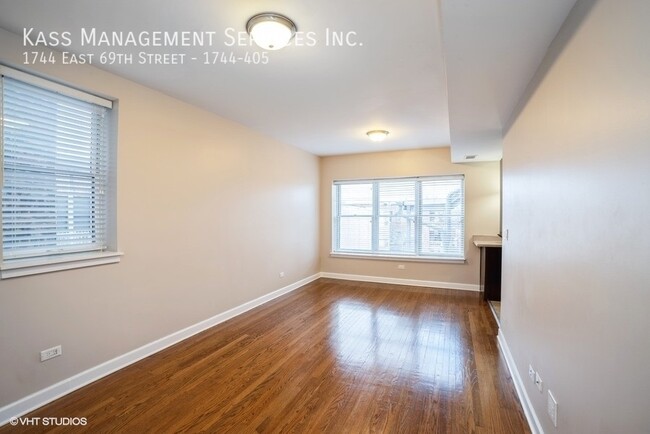 Building Photo - 1744 E 69th St