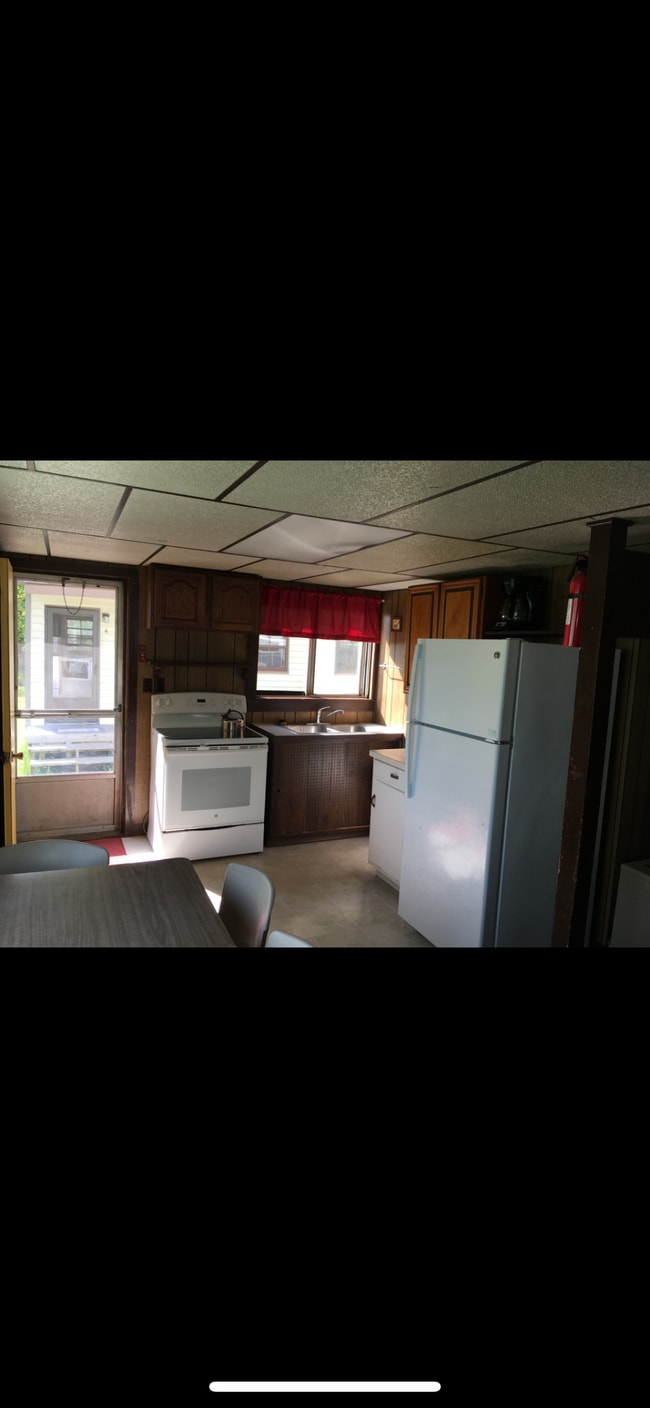 Primary Photo - 6640 W Lake Dr