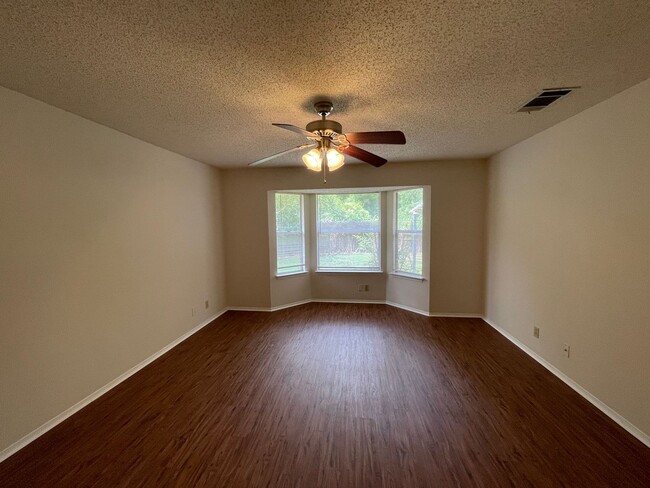 Building Photo - SPACIOUS HOME - NEW FLOORING! - 2 LIVING A...