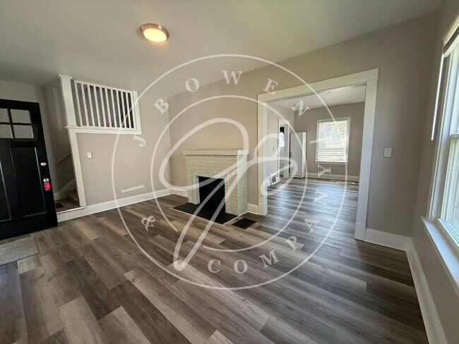 Building Photo - "Charming 3-Bedroom Gem with Granite countertops in West Toledo.