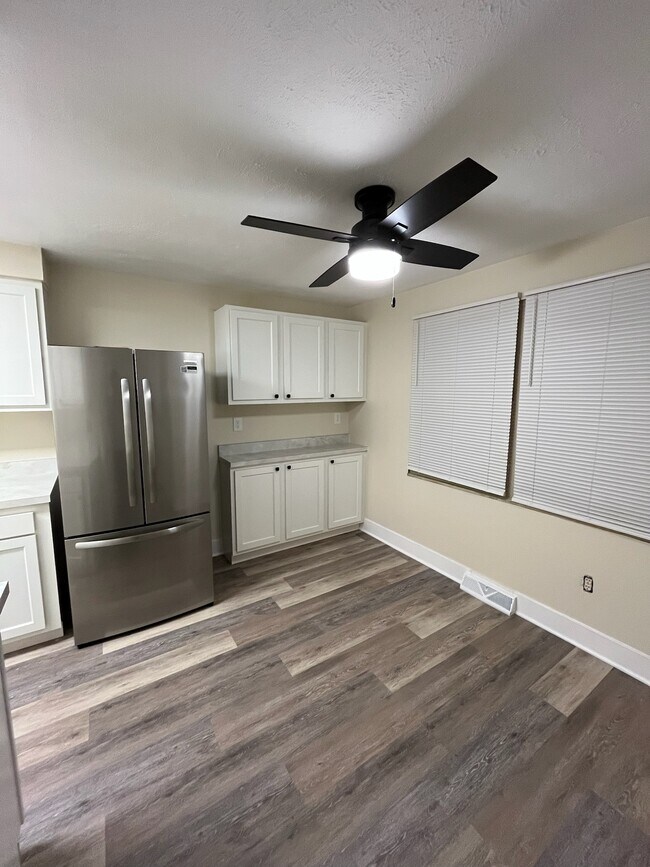 Building Photo - 577 Pine Line Dr