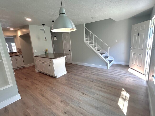 Building Photo - 11550 Chimney Rock Rd