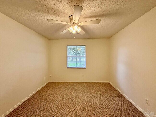 Building Photo - 204 Nandina Rd