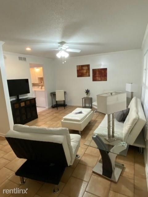 Building Photo - 3 br, 1.5 bath Townhome - 2090 Kings Gate Cir