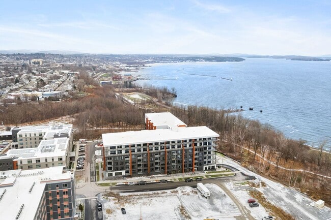 Building Photo - Upscale 1BR Apt in Burlington - 5th Floor ...